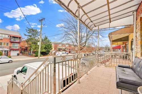 6112 70th St, Middle Village, NY, 11379-1212 | Card Image