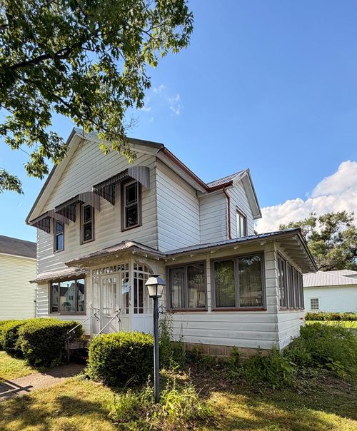 516 W Spruce St, Titusville, PA, 16354-1443 | Card Image
