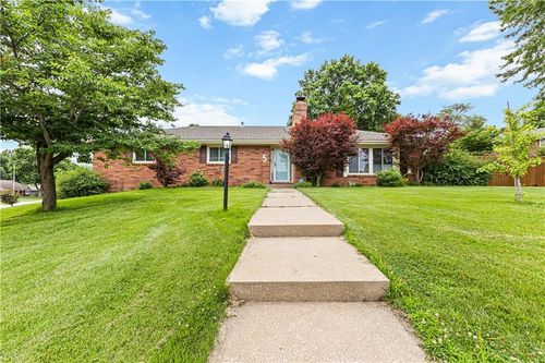 5 S Carriage Dr, Saint Joseph, MO, 64506-1232 | Card Image