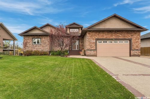 212 Edgewood Drive, Buena Vista, SK, S2V1C3 | Card Image