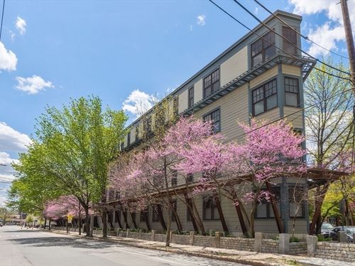 2f-432 Norfolk St, Somerville, MA, 02143-4142 | Card Image