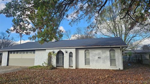 911 W Mcintosh Ave, Checotah, OK, 74426-4411 | Card Image