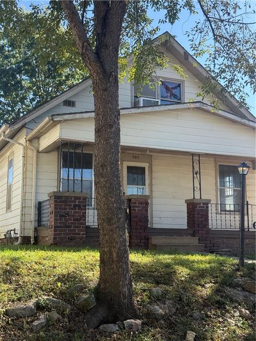 505 N 24th St, Saint Joseph, MO, 64501-2511 | Card Image