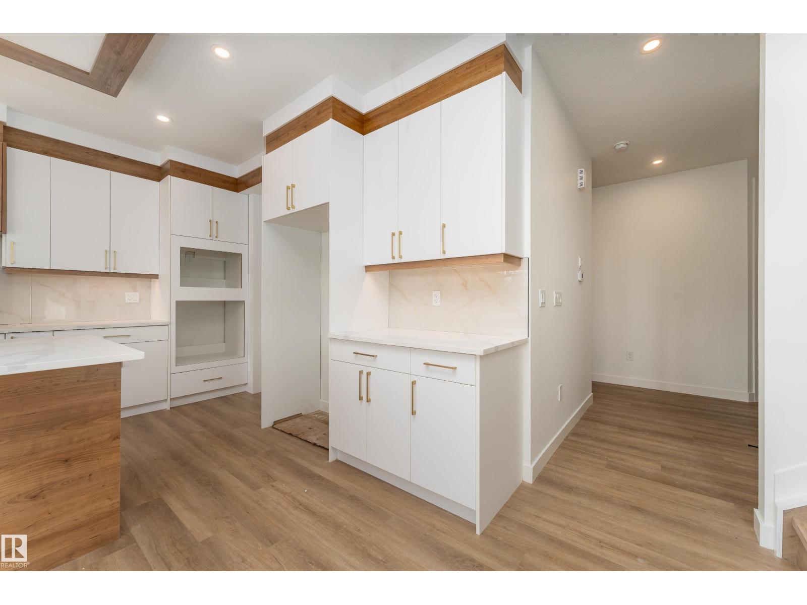 Residential in Gibbons 4
