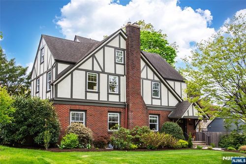 90 Gates Ave, Montclair, NJ, 07042-3213 | Card Image