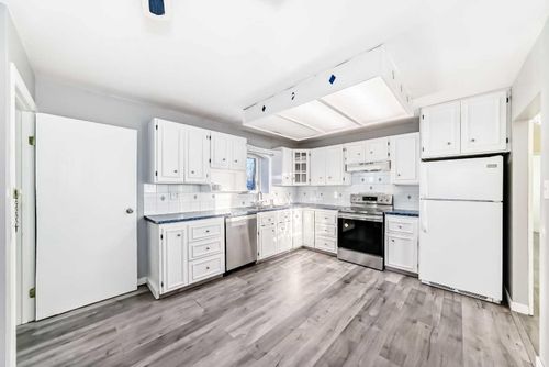 1511 43 St Se, Calgary, AB, T2A1M3 | Card Image