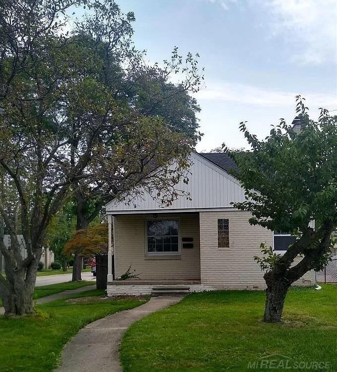 Vernier Rd, Harper Woods, MI 48225