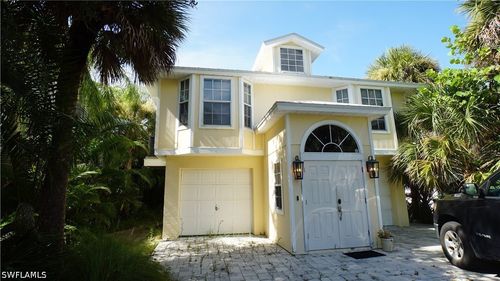 779 Park Ave, NAPLES, FL, 34110-1509 | Card Image
