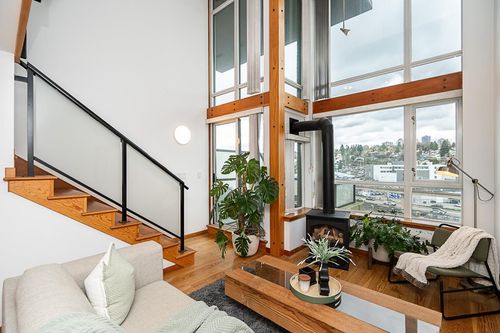 425-10 Renaissance Sq, New Westminster, BC, V3M7B1 | Card Image