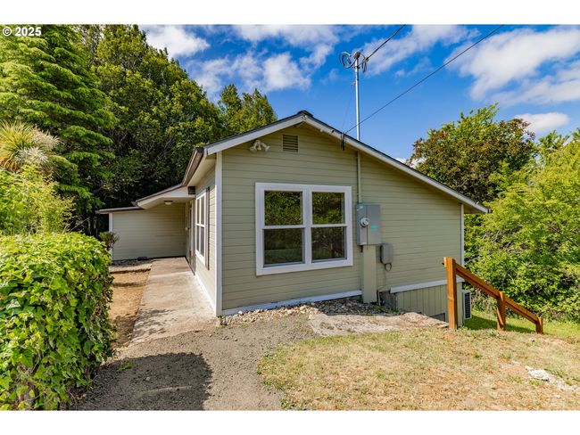 512 4 Th St, House other with 3 bedrooms, 2 bathrooms and null parking in Myrtle Point OR | Image 5