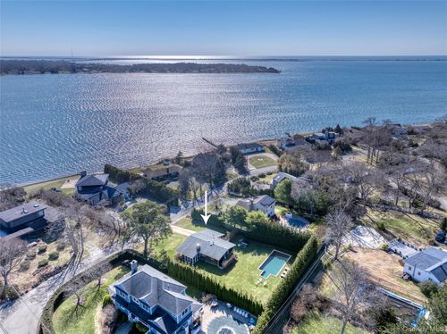 8 Romana Dr, Hampton Bays, NY, 11946-3719 | Card Image