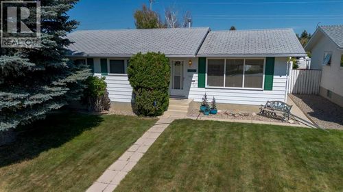 1513 25 Ave N, Lethbridge, AB, T1H4N8 | Card Image