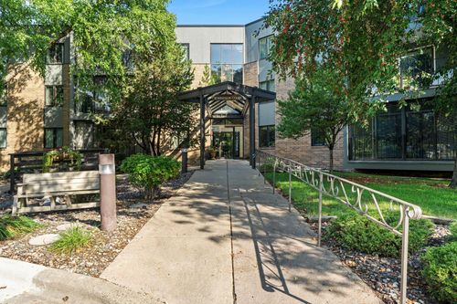 apt-102-10 Windsor Ct, New Brighton, MN, 55112-3382 | Card Image