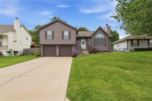 205 Apple Valley Pkwy, Belton, MO, 64012-4727 | Card Image