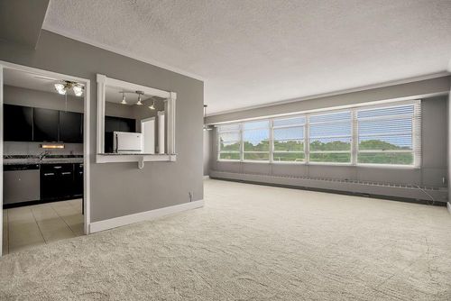 615-333 W Meyer Blvd, Kansas City, MO, 64113-1744 | Card Image
