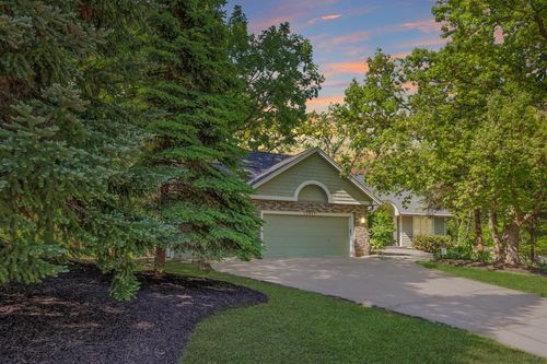 12827 Dover Ct, Apple Valley, MN, 55124-8660 | Card Image