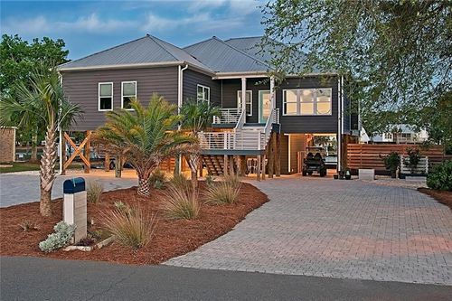 509 Buchanan Dr, Dauphin Island, AL, 36528-3502 | Card Image