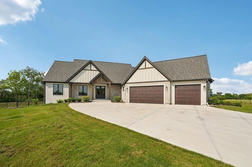 N69W17970 Haven Drive, MENOMONEE FALLS, WI, 53051 | Card Image