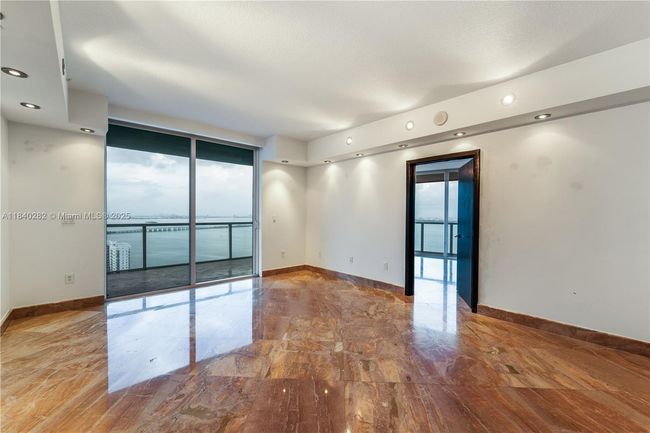 APT-3715 - 1900 N Bayshore Dr, Condo with 2 bedrooms, 3 bathrooms and null parking in Miami FL | Image 10
