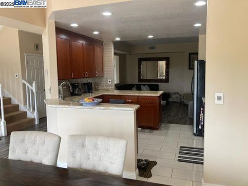 300 S Eagle Nest Ln, Danville, CA, 94506-5812 | Card Image