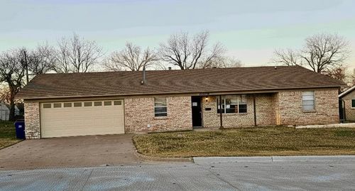 1106 Gifford Dr, Granbury, TX, 76048-2318 | Card Image