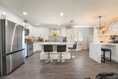 878 W Lake Mead Blvd, Las Vegas, NV, 89106-2338 | Card Image