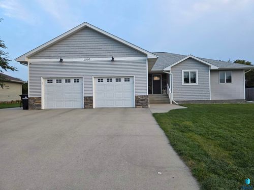 1501 Sawgrass Ave, Mitchell, SD, 57301-7605 | Card Image