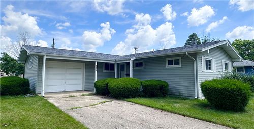 723 Kenton Dr, Charleston, IL, 61920-3132 | Card Image