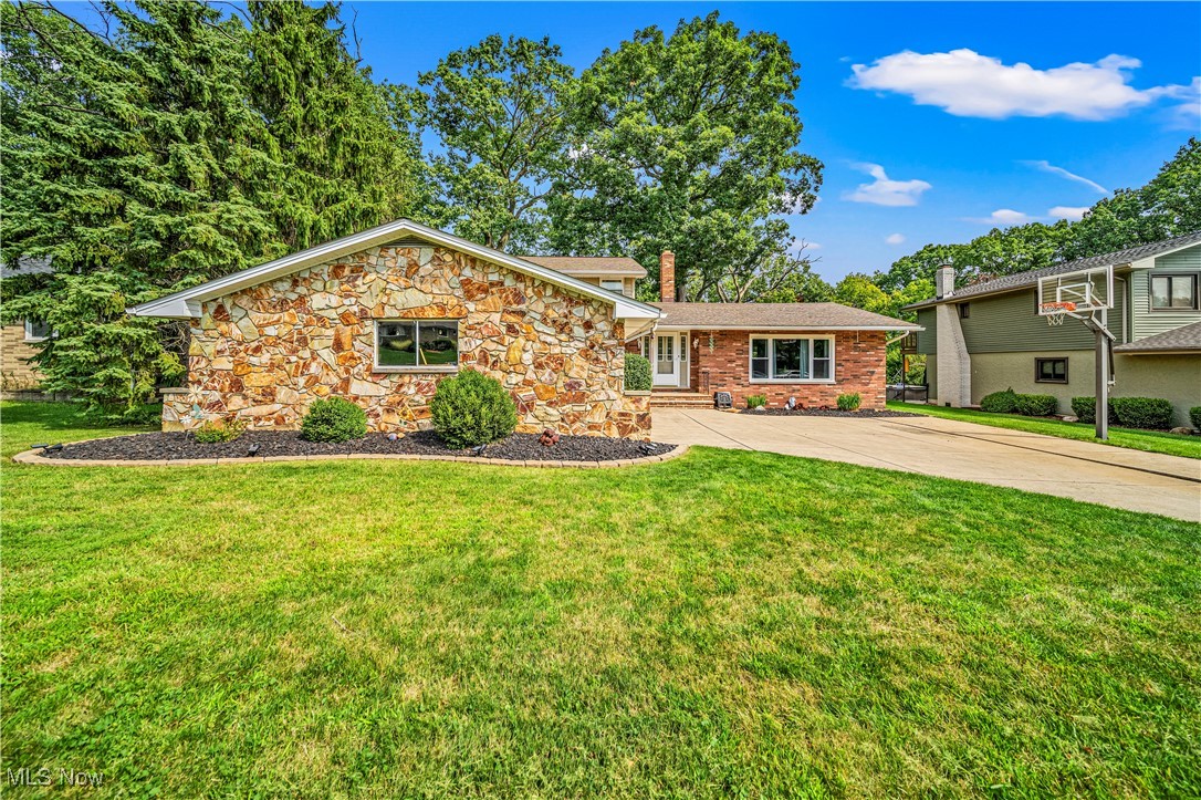 Pasadena Dr, Seven Hills, OH 44131