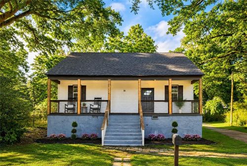 16 Berry Ave, Newnan, GA, 30263-1449 | Card Image