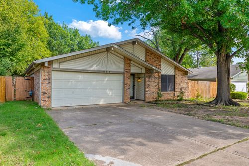 3216 Scenic Hills Dr, Bedford, TX, 76021-3824 | Card Image