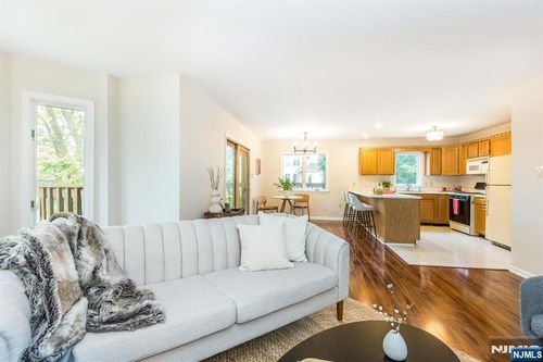 7 Di Donna Ct, Clifton, NJ, 07013-2500 | Card Image