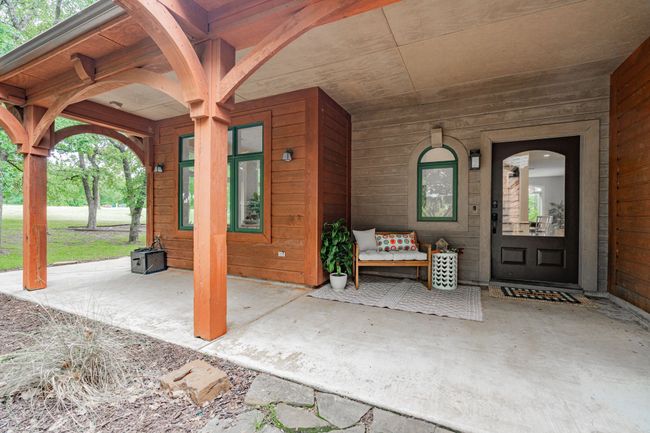 Front porch | Image 32