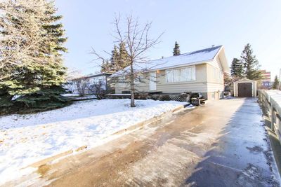 9635 108 Ave, House detached with 4 bedrooms, 2 bathrooms and 3 parking in Grande Prairie AB | Image 1