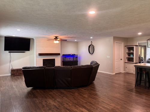 400 Clifty Village Ln, Paris, TN, 38242-9165 | Card Image