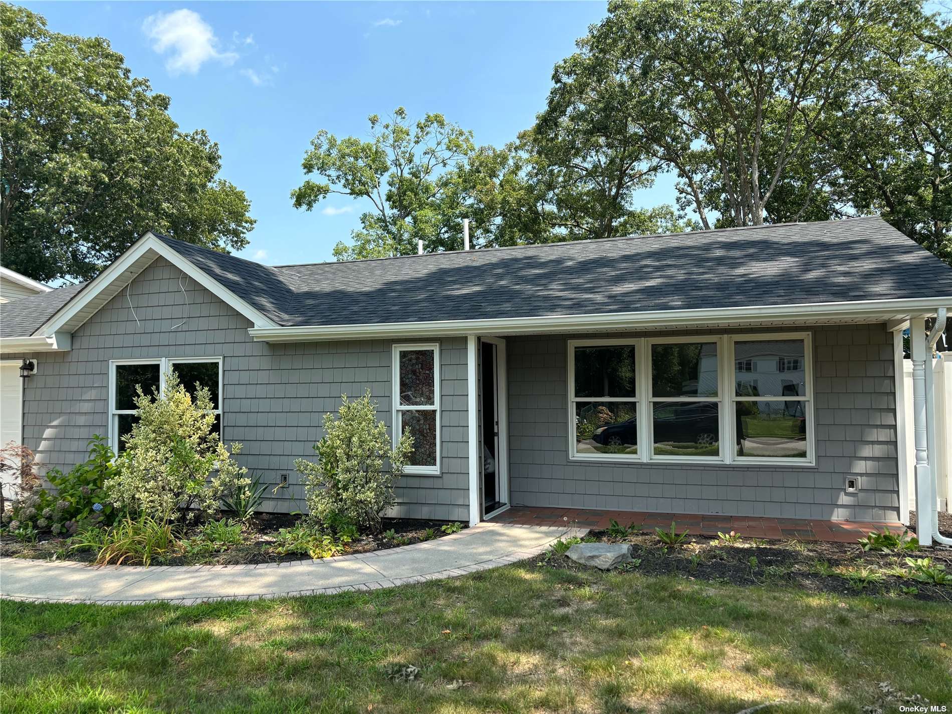 Lurcott Ln, Central Islip, NY 11722