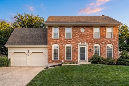 3907 Ne Clearbrook Dr, Lee's Summit, MO, 64064-1503 | Card Image