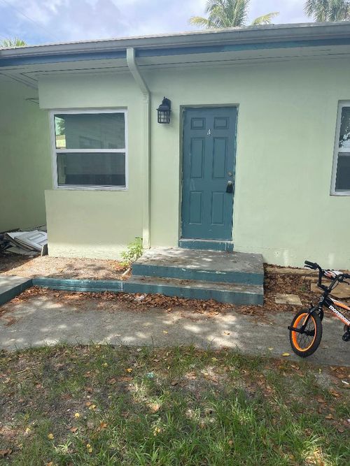 2-705 Ne 3rd Street, Hallandale Beach, FL, 33009 | Card Image
