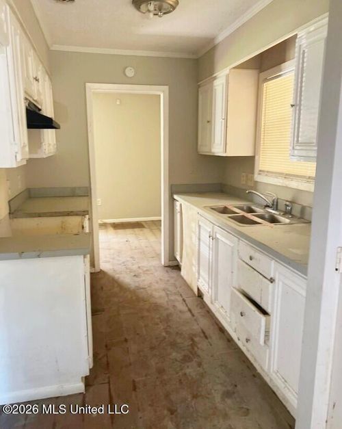 938 Autumn St, Jackson, MS, 39212-3957 | Card Image