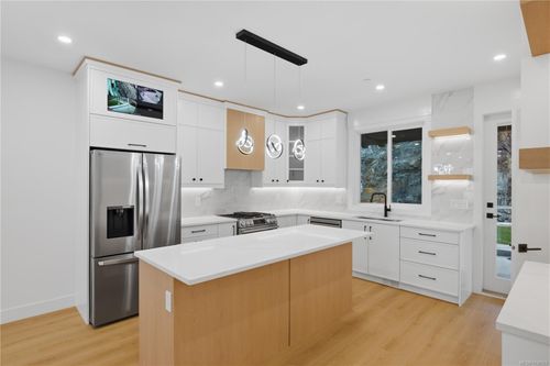 2090 Kingbird Dr, Langford, BC, V9B | Card Image