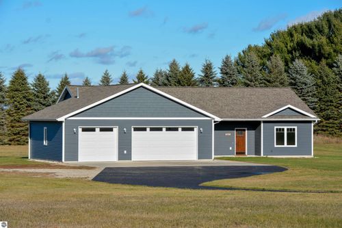 5597 Timber Flats Dr, Kingsley, MI, 49649-9453 | Card Image