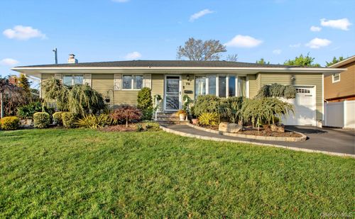 78 Redwood Ln, Massapequa Park, NY, 11762-3243 | Card Image
