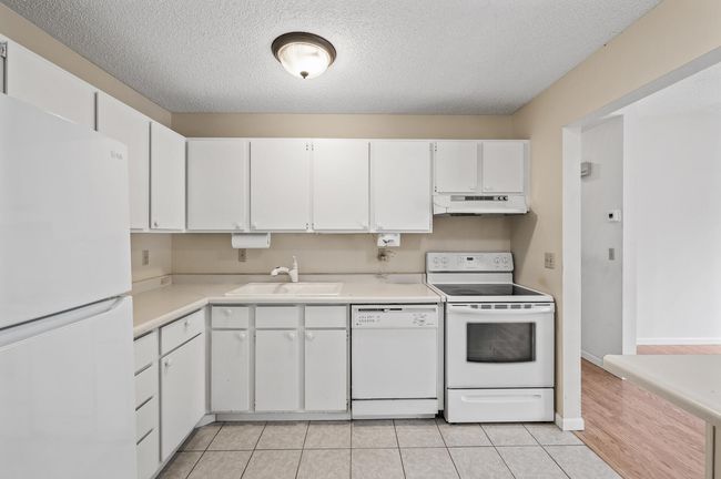 1940 Harbor Ln N, Townhouse with 2 bedrooms, 2 bathrooms and null parking in Plymouth MN | Image 9
