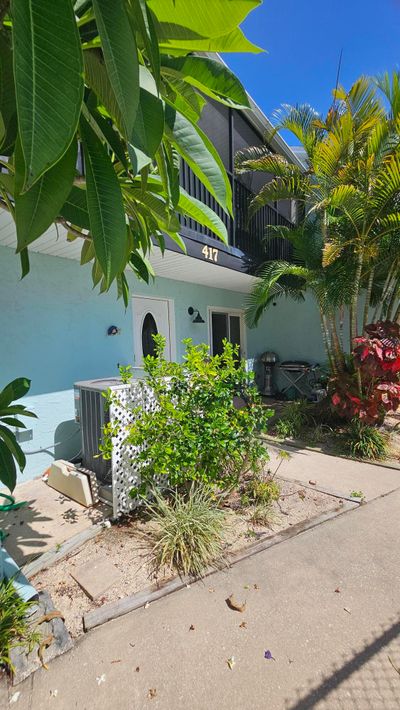 417 Hayes Avenue, Townhouse with 2 bedrooms, 2 bathrooms and null parking in Cocoa Beach FL | Image 3