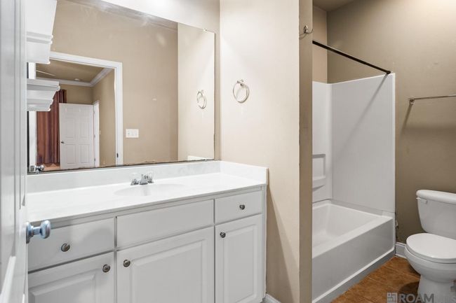 APT-1402 - 900 Dean Lee Dr, Condo with 2 bedrooms, 2 bathrooms and null parking in Baton Rouge LA | Image 9