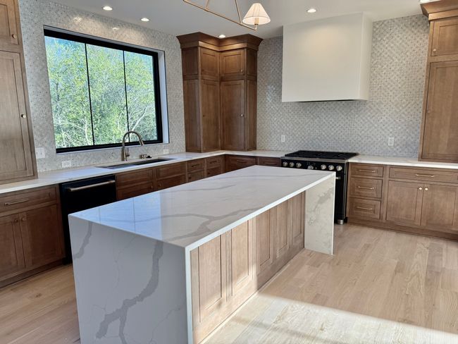 552 S Stocks Rd, House other with 4 bedrooms, 4 bathrooms and null parking in Summit WI | Image 4