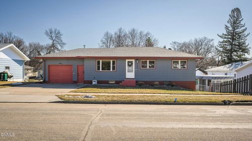 1929 Marian Dr, Bismarck, ND, 58501-1585 | Card Image