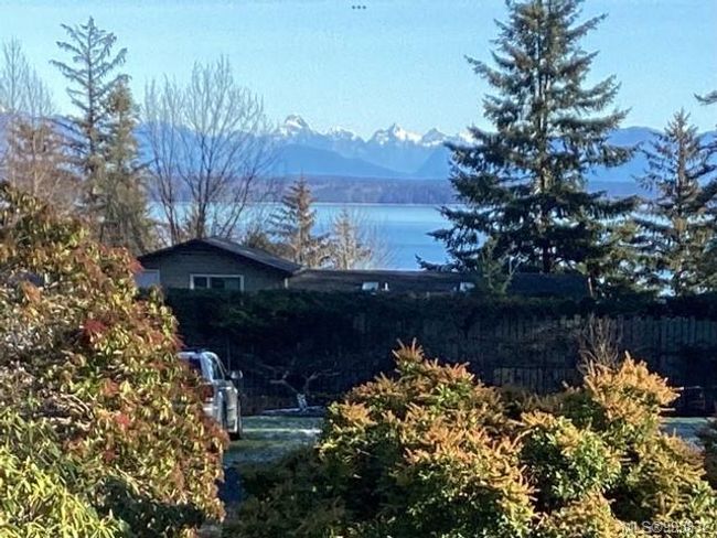 Located about a 10 minute drive from shops in Quathiaski Cove, come enjoy peaceful Island living today! | Image 31