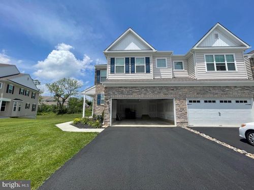 516 Gray Feather Way, ALLENTOWN, PA, 18104-8304 | Card Image
