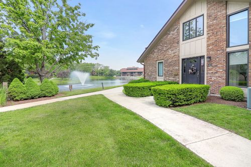 12 Kyle Ct, Willowbrook, IL, 60527-2214 | Card Image
